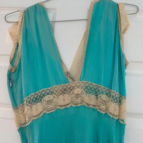 Sequins and lace cocktail dress - Picture 5 of 9